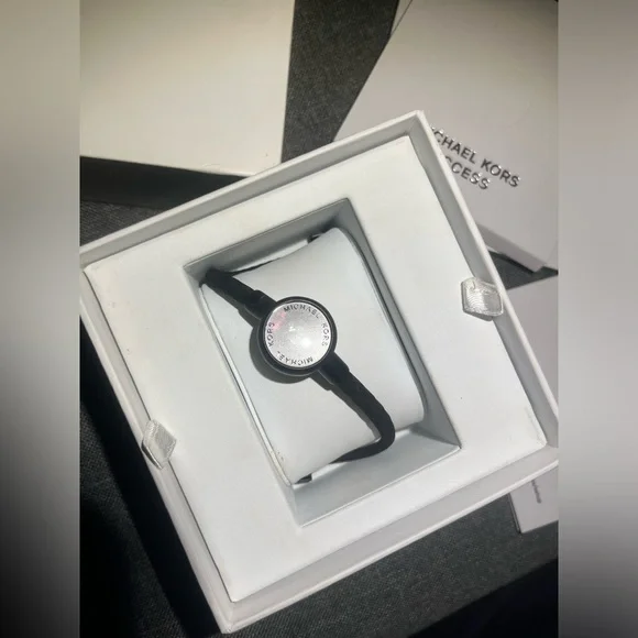 Michael Kors Access Black Braided Smartwatch Calorie Tracking - Picture 2 of 6